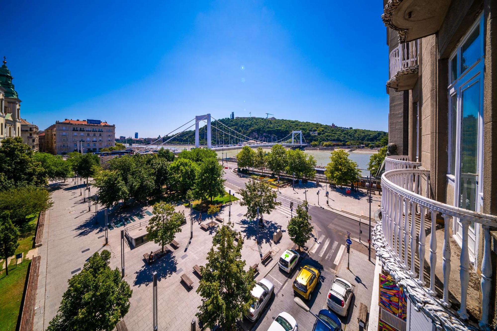 Riverfront Будапешт